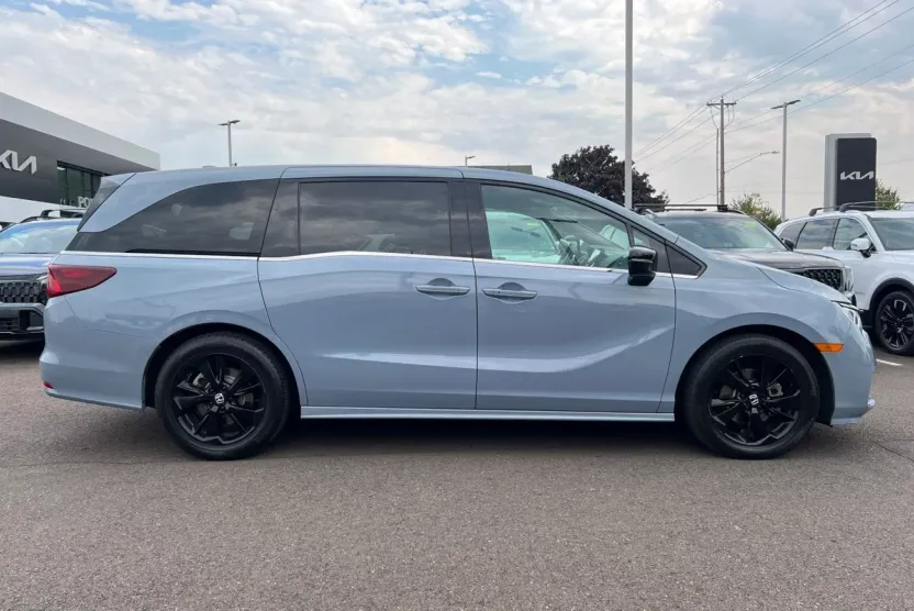 2023 Honda Odyssey Sport photo 1