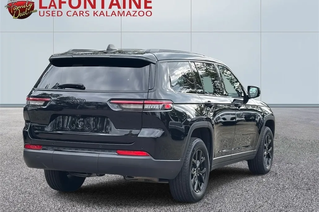 2024 Jeep Grand Cherokee Altitude photo 1