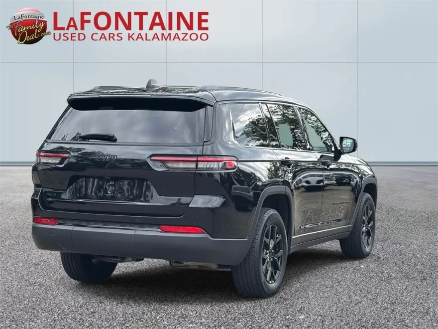 2024 Jeep Grand Cherokee Altitude photo 1