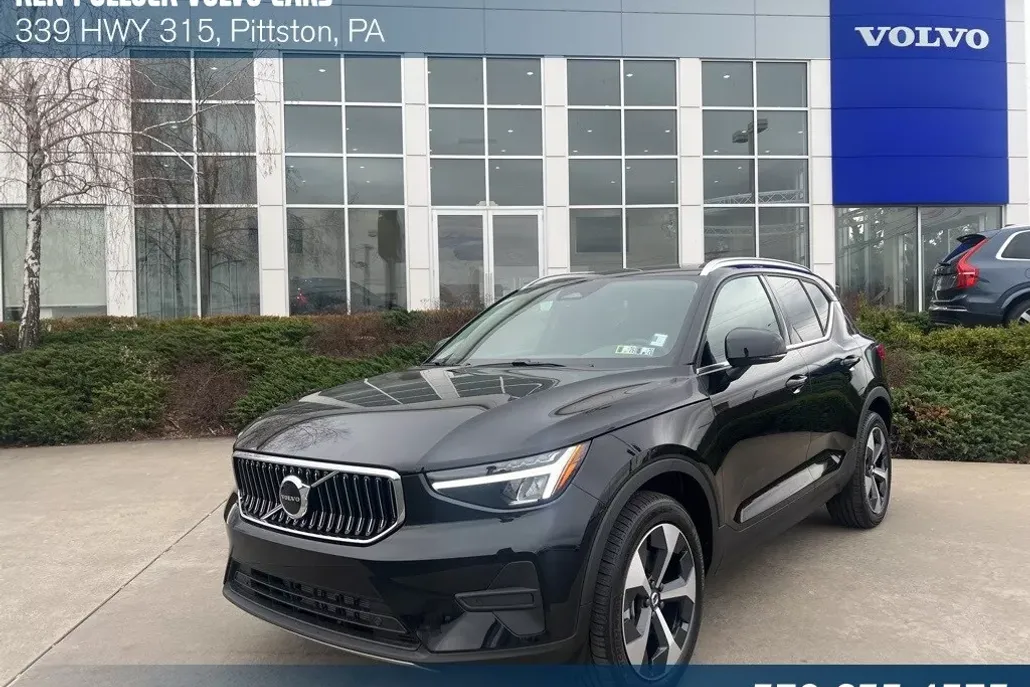 2025 Volvo XC40 Core photo 1