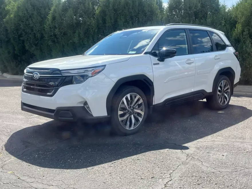 2025 Subaru Forester Touring photo 1