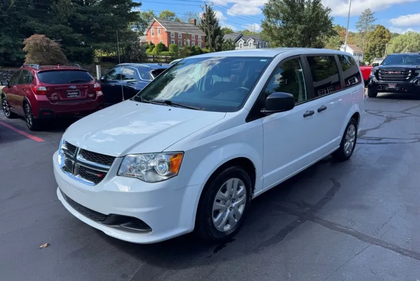 2019 Dodge Grand Caravan SE photo 1