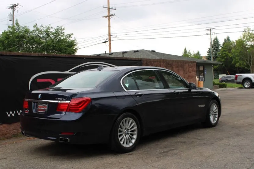 2011 Bmw 750Lxi 7-Series photo 1