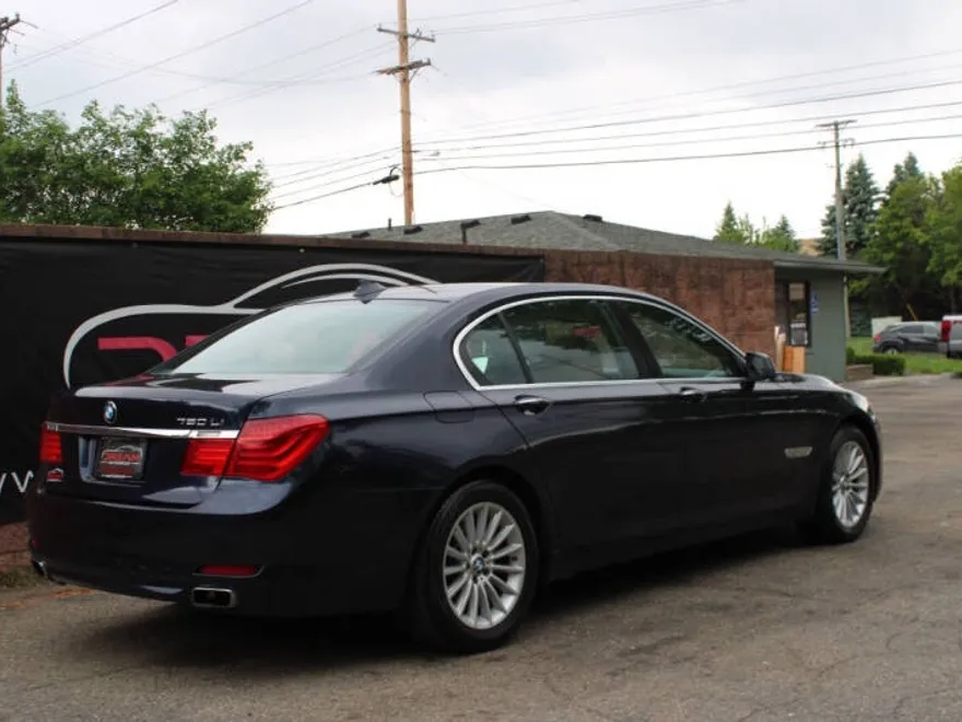 2011 Bmw 750Lxi 7-Series photo 1