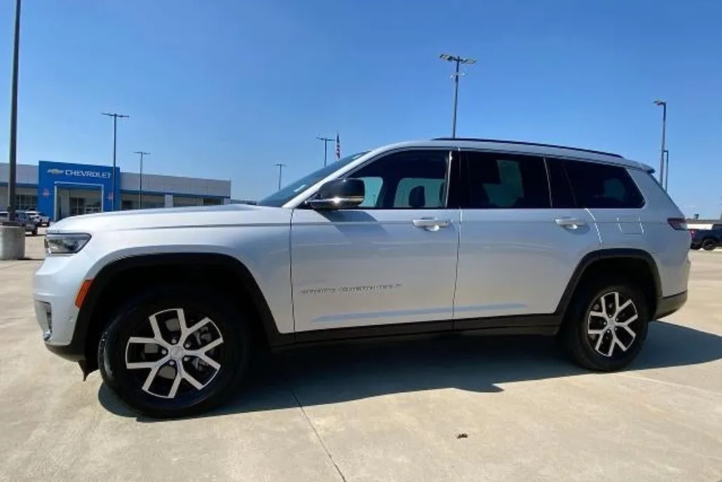 2024 Jeep Grand Cherokee Limited photo 1