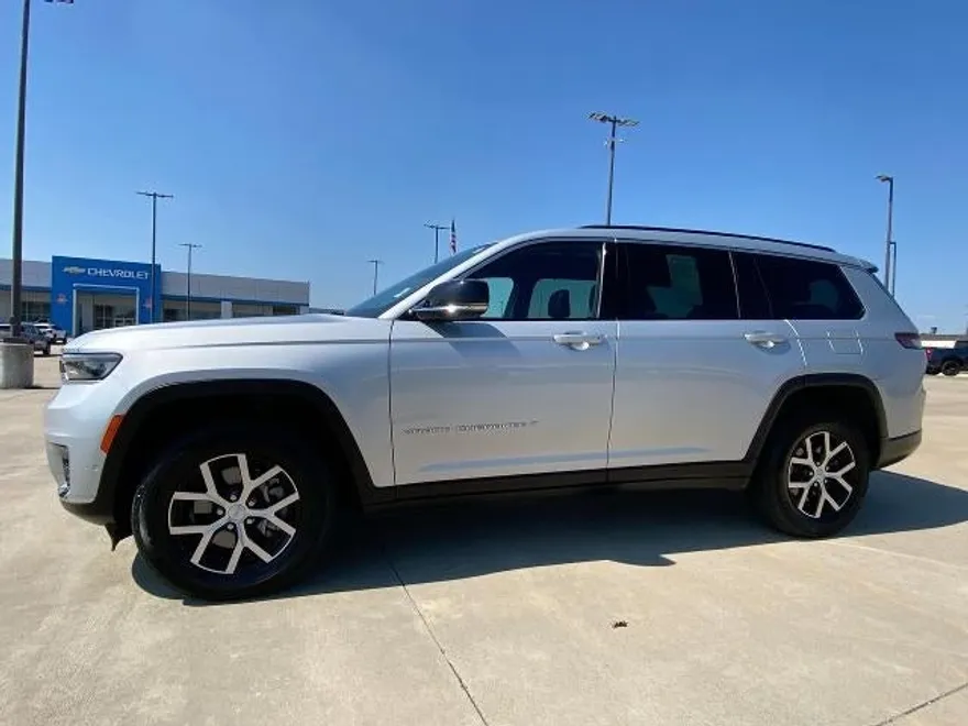2024 Jeep Grand Cherokee Limited photo 1