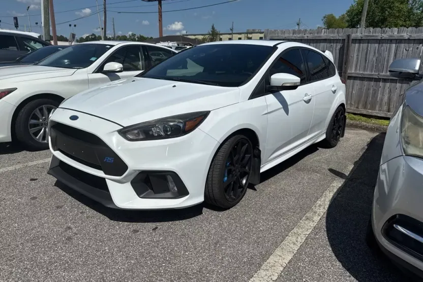 2017 Ford Focus RS photo 1