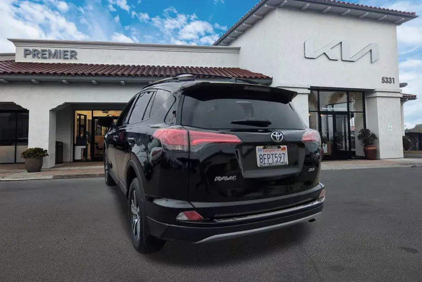 2018 Toyota RAV4 XLE photo 1