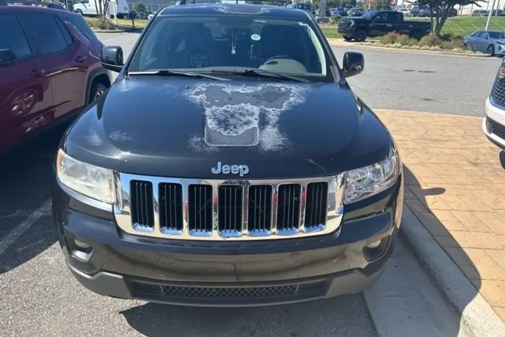 2011 Jeep Grand Cherokee Laredo photo 1