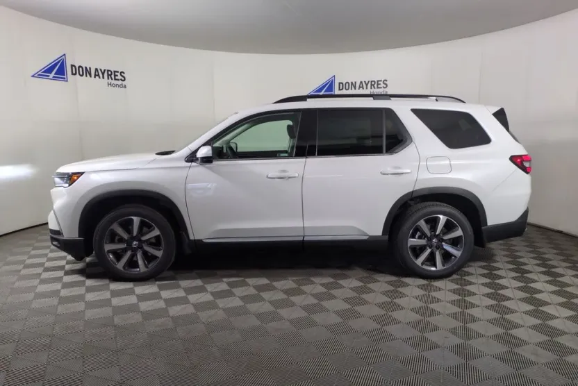 2025 Honda Pilot Touring photo 1