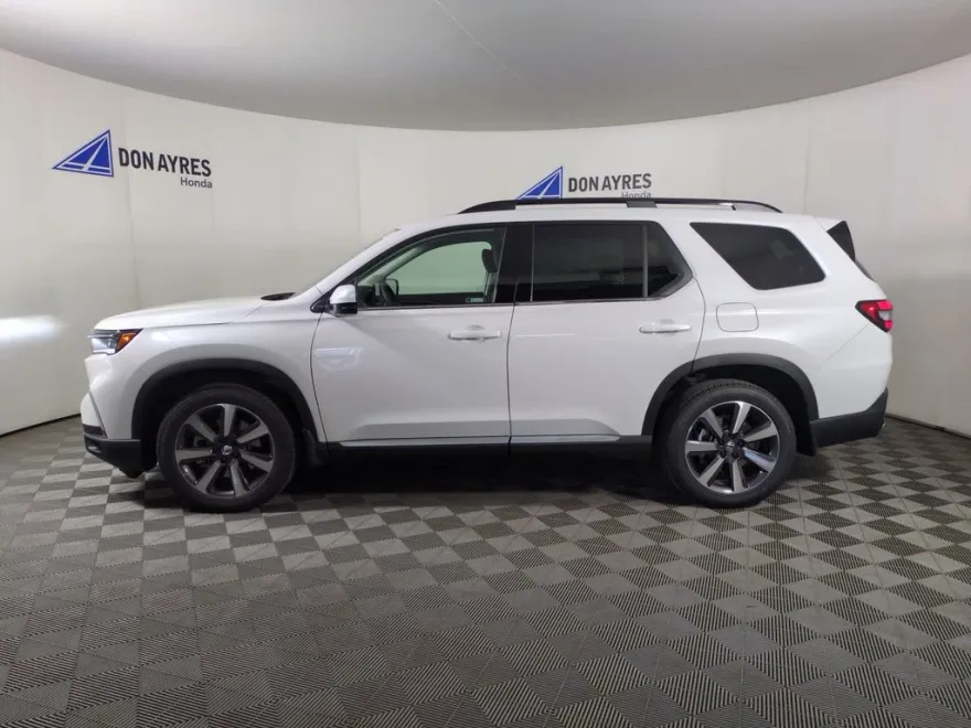 2025 Honda Pilot Touring photo 1