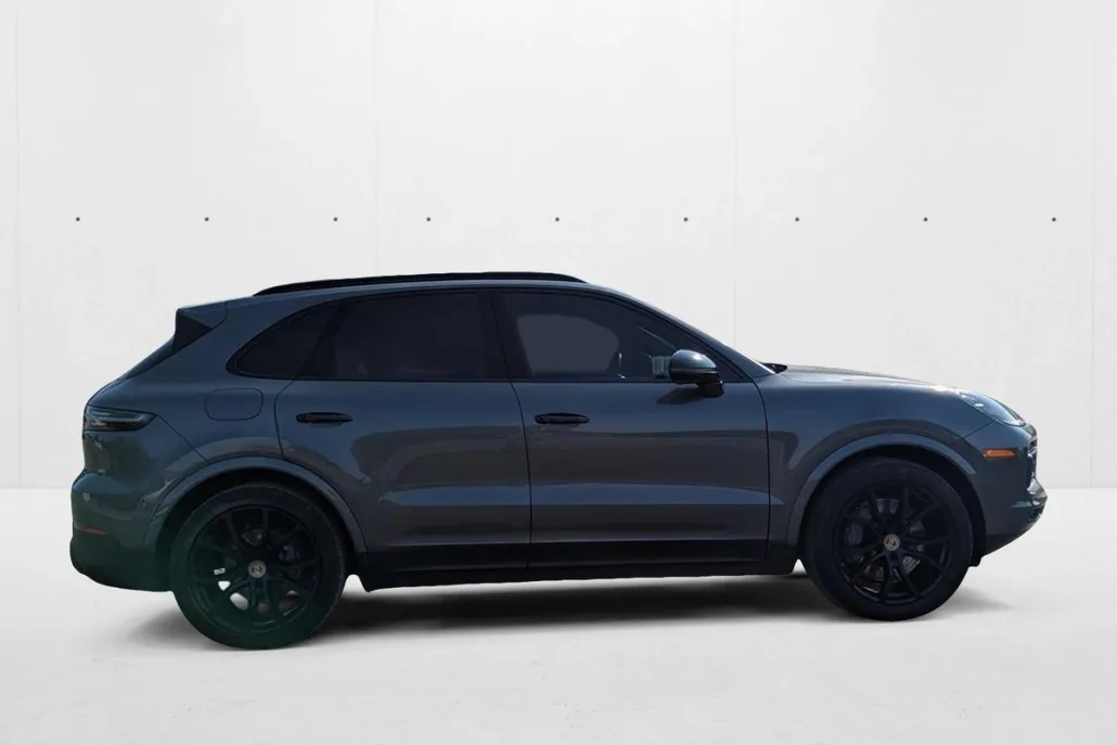 2023 Porsche Cayenne S photo 1
