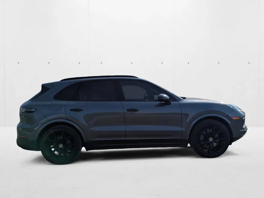 2023 Porsche Cayenne S photo 1
