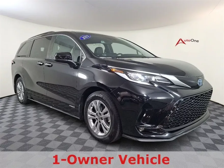 2021 Toyota Sienna XSE photo 1