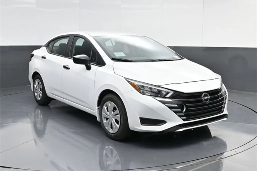 2025 Nissan Versa 1.6 S photo 1