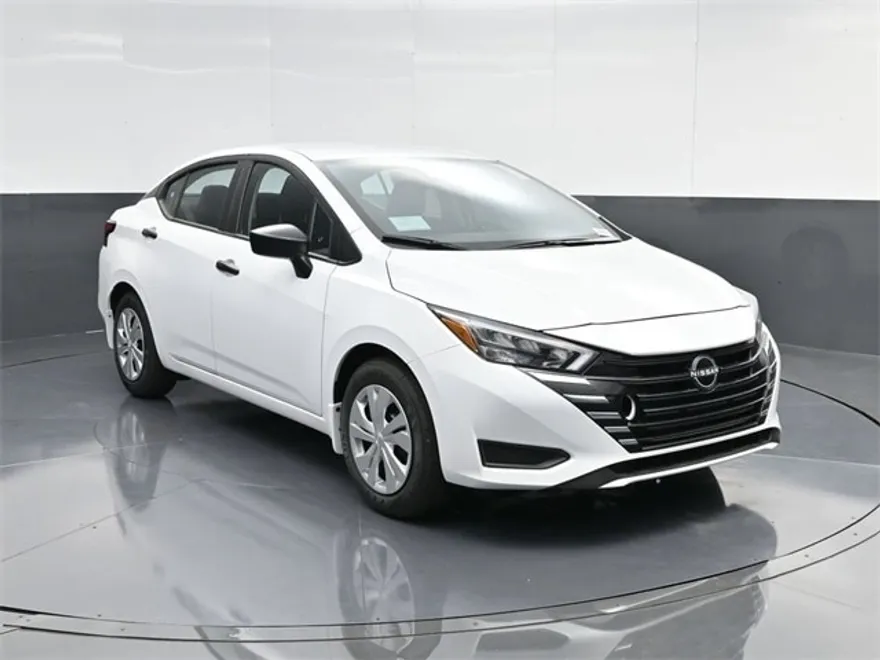 2025 Nissan Versa 1.6 S photo 1