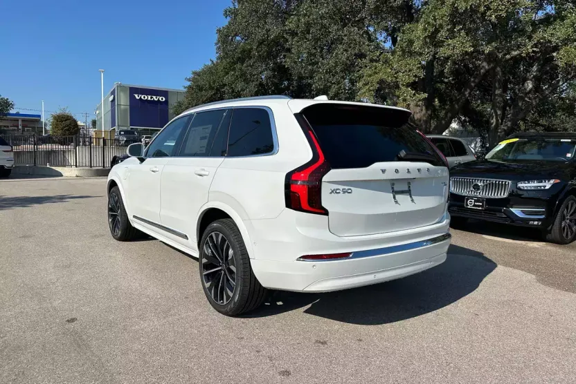 2026 Volvo XC90 T8 Plus photo 1