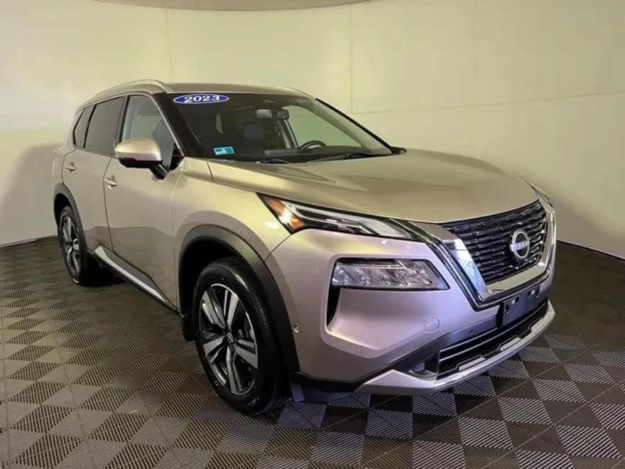 2023 Nissan Rogue Platinum photo 1