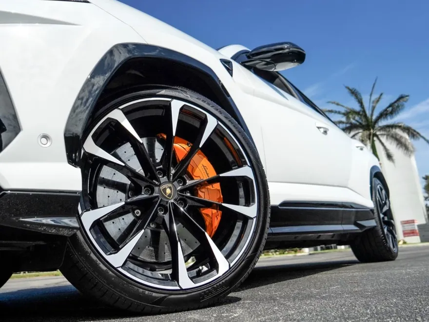 2022 Lamborghini Urus photo 11