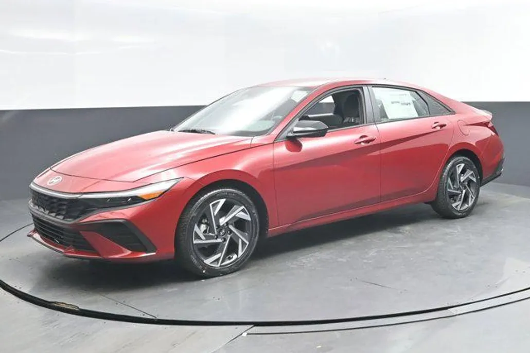 2025 Hyundai Elantra SEL Sport photo 1