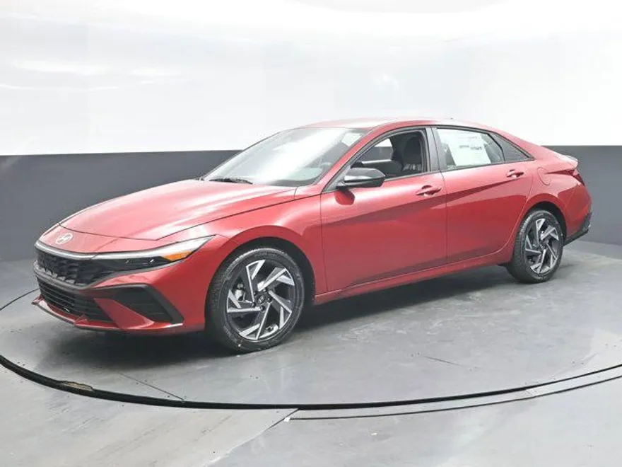 2025 Hyundai Elantra SEL Sport photo 1