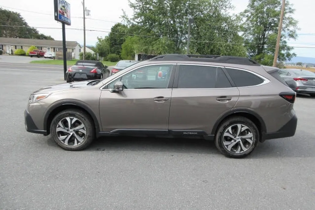 2022 Subaru Outback Limited photo 1