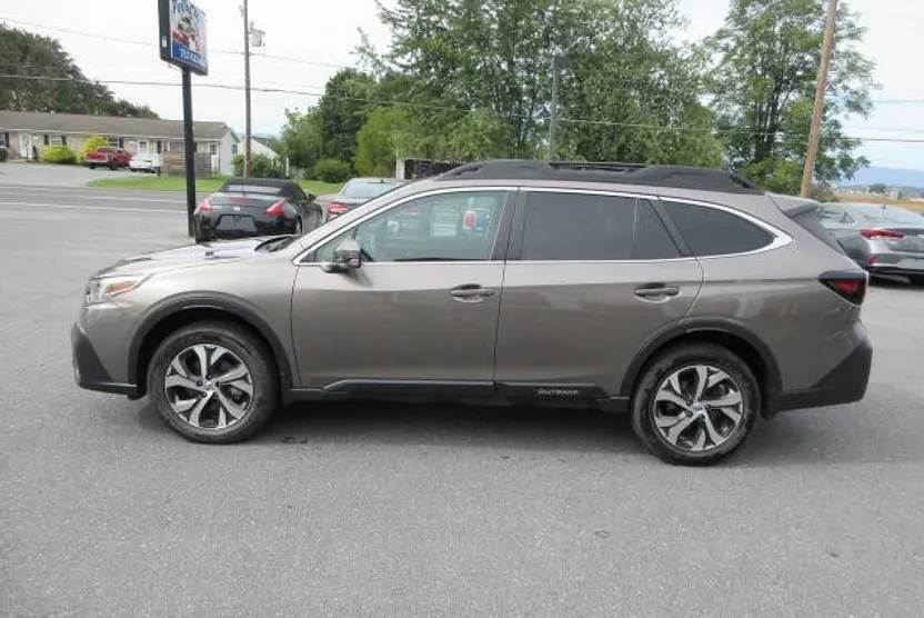 2022 Subaru Outback Limited photo 1