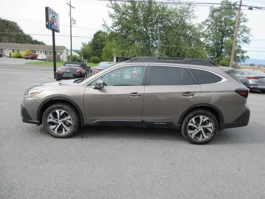 2022 Subaru Outback Limited photo 1