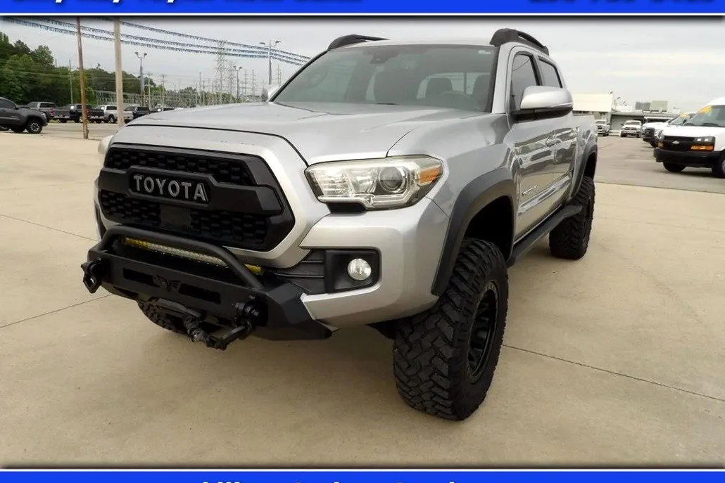 2018 Toyota Tacoma TRD photo 1