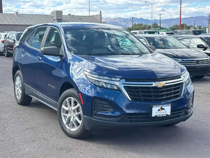 2022 Chevrolet Equinox LS photo 1