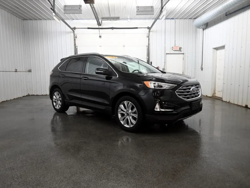 2020 Ford Edge Titanium photo 1