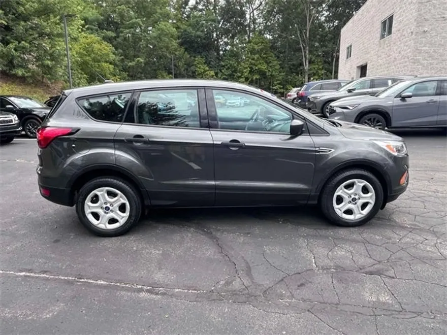 2019 Ford Escape S photo 1