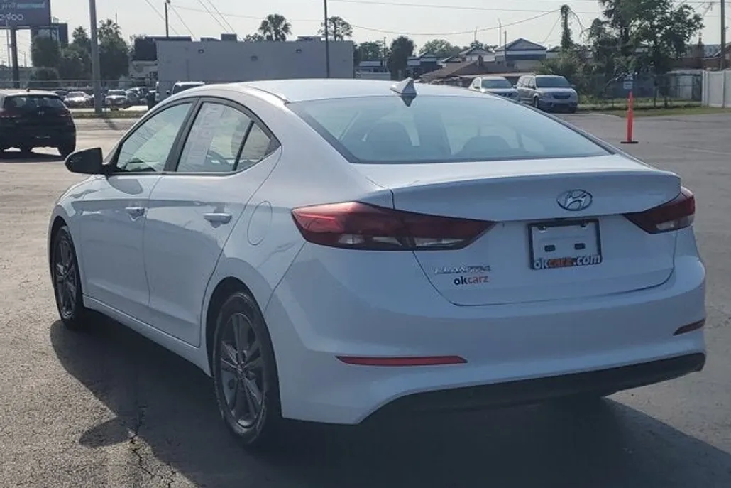 2017 Hyundai Elantra SE photo 1