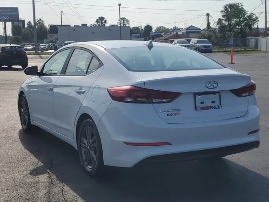 2017 Hyundai Elantra SE photo 1