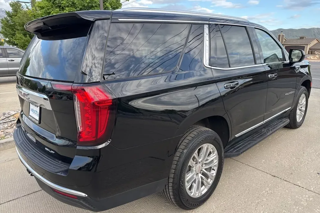 2023 Gmc Yukon SLT photo 1