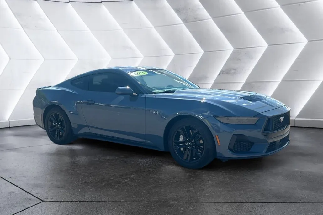 2025 Ford Mustang GT photo 1