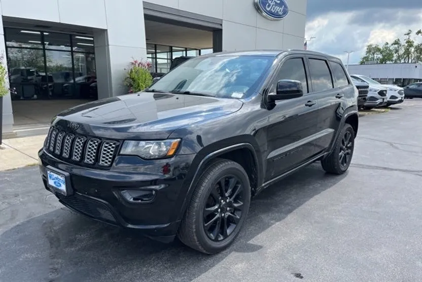 2018 Jeep Grand Cherokee Altitude photo 1