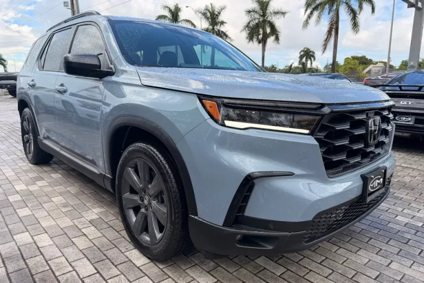 2025 Honda Pilot Sport photo 1