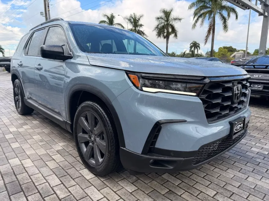 2025 Honda Pilot Sport photo 1