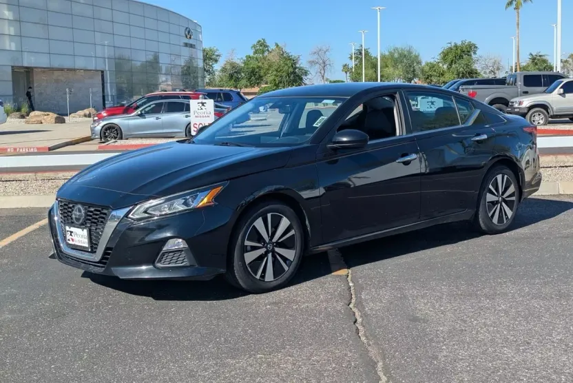 2022 Nissan Altima 2.5 SV photo 1
