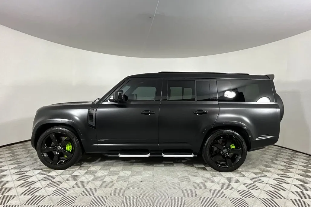 2023 Land Rover Defender 130 X photo 1
