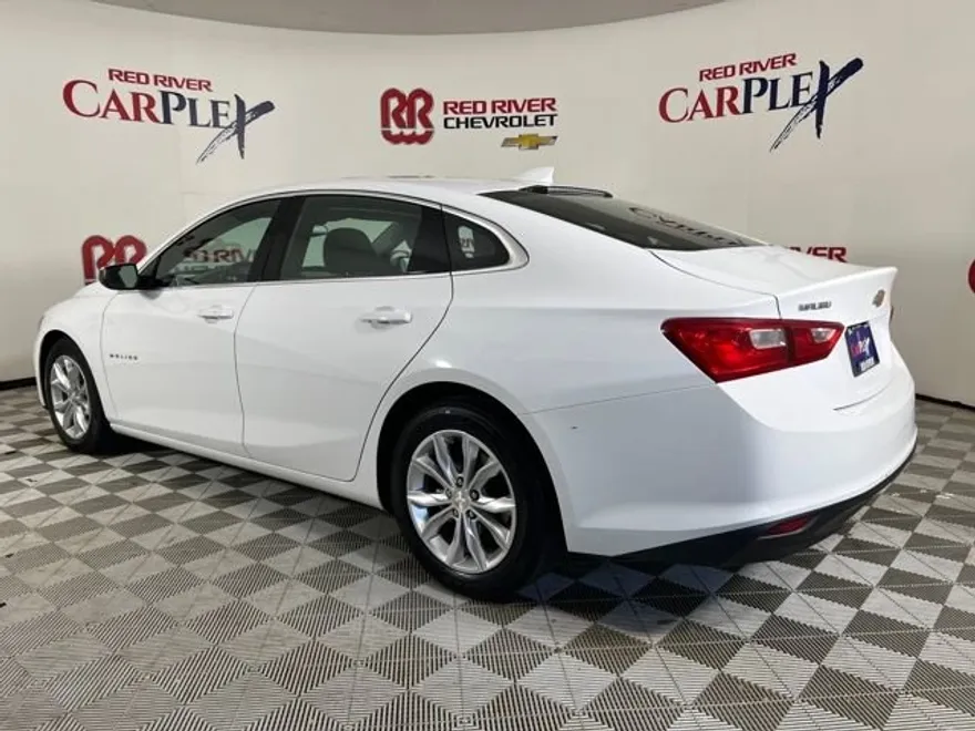 2023 Chevrolet Malibu 1LT photo 1