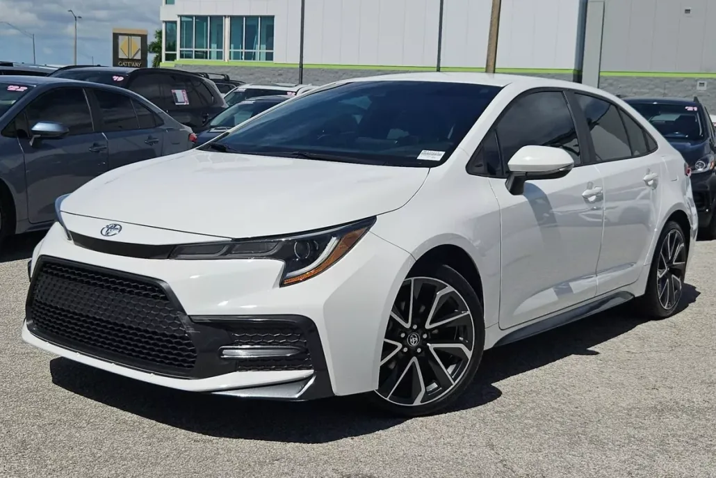 2022 Toyota Corolla SE photo 1