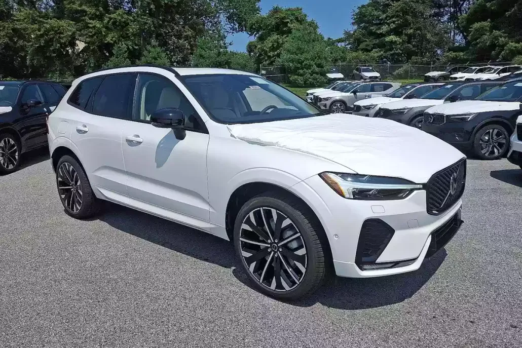 2026 Volvo XC60 B5 photo 1