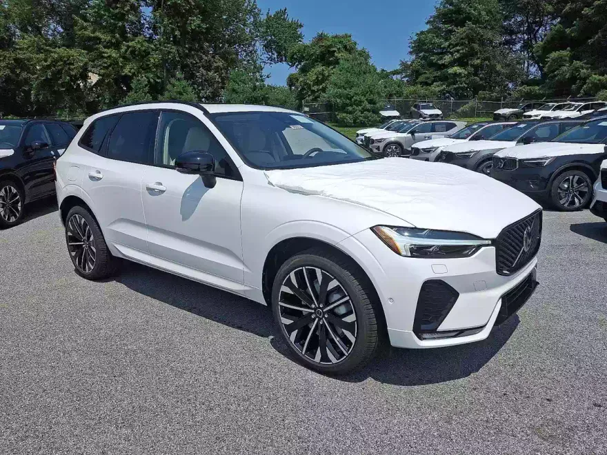 2026 Volvo XC60 B5 photo 1