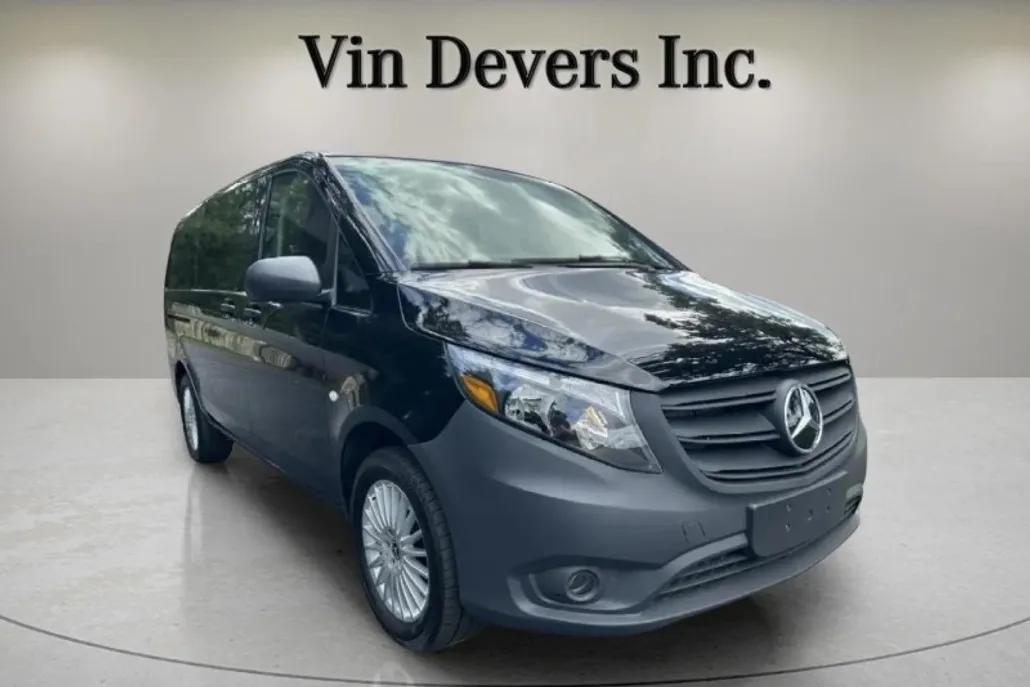 2023 Mercedes Benz Metris Passenger Van photo 1
