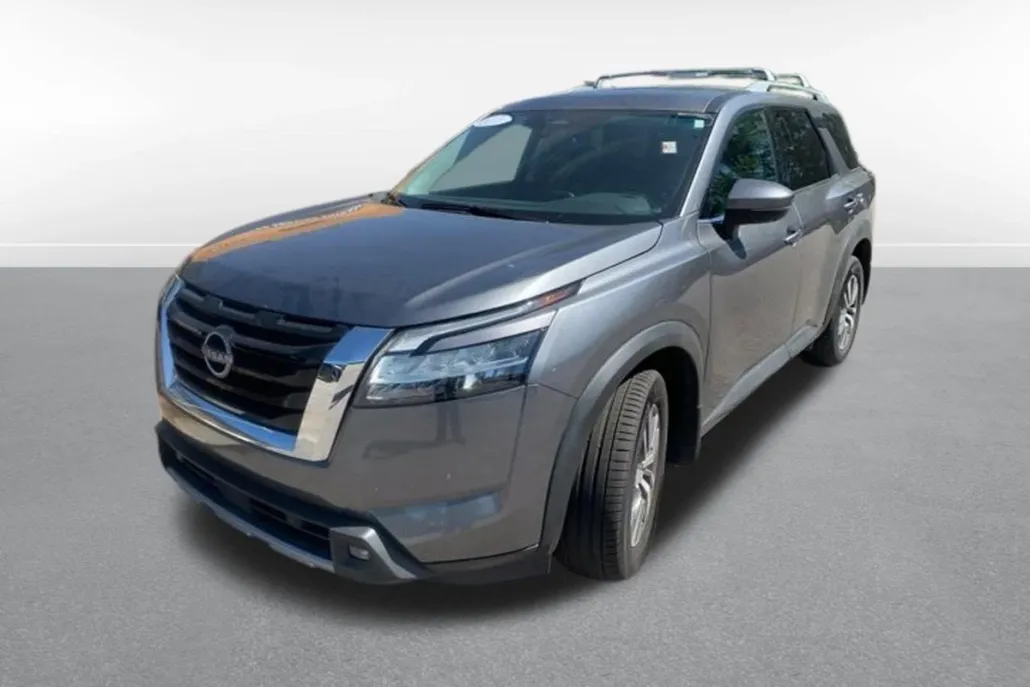 2022 Nissan Pathfinder SL photo 1
