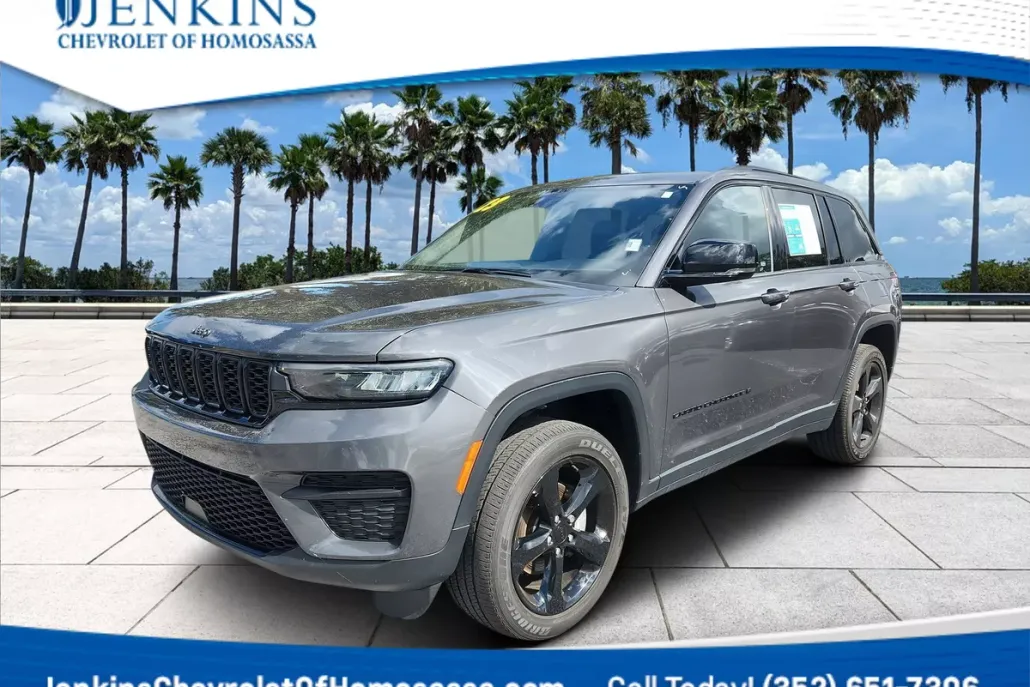 2023 Jeep Grand Cherokee Laredo photo 1