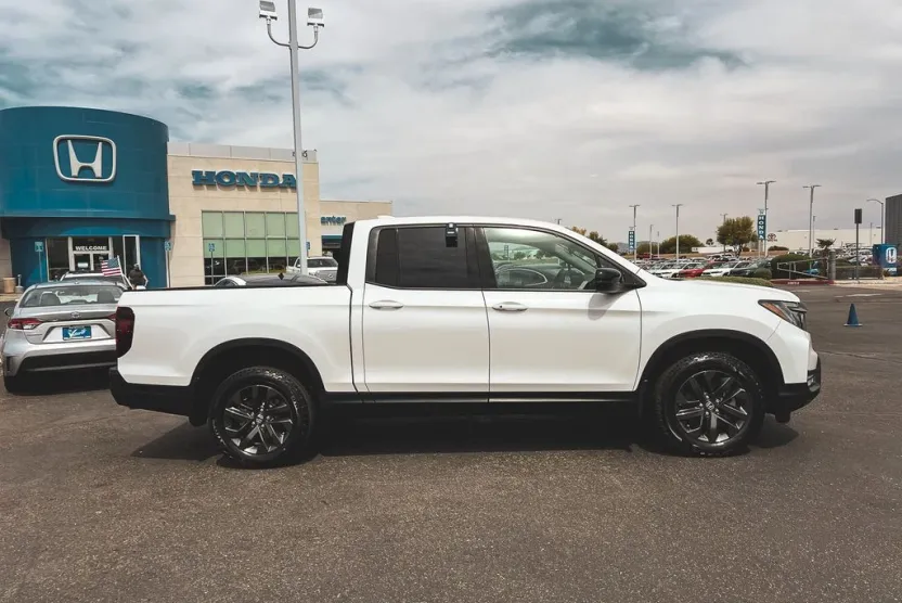 2025 Honda Ridgeline Sport photo 1