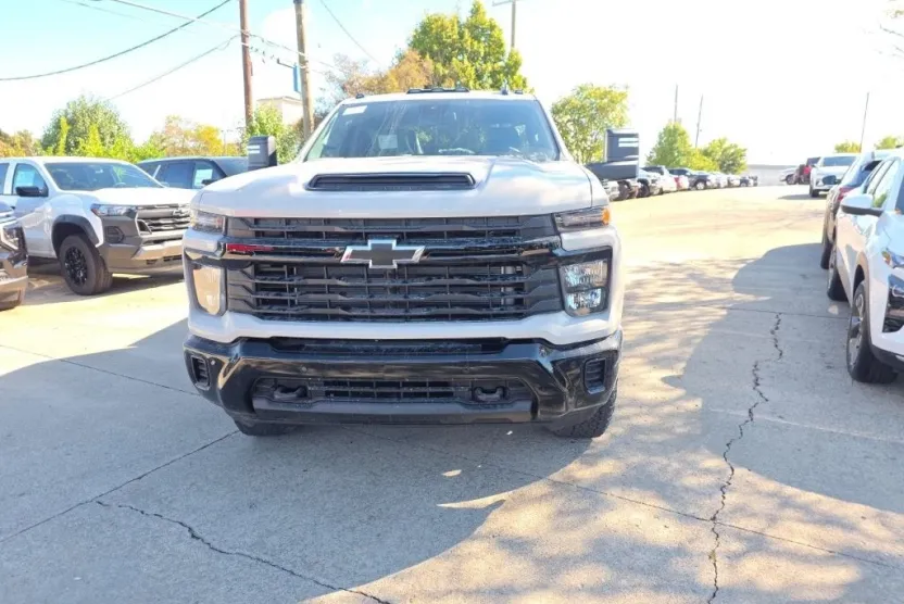 2026 Chevrolet Silverado 2500HD Custom photo 1
